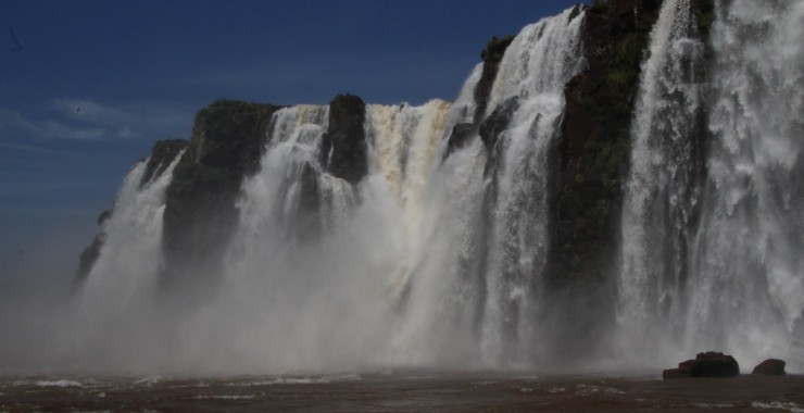 Iguazu watervallen vanuit de rivier