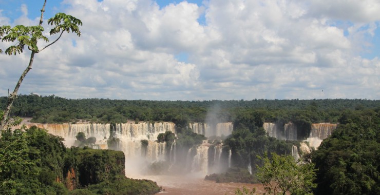 Overzicht Iguazu watervallen vanuit Brazilie