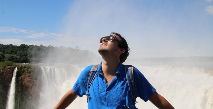 Chris laat het over zich heen komen bij Iguazu