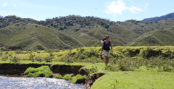 Rivier oversteken blote voeten