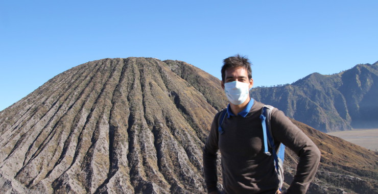 Berg naast vulkaan Bromo